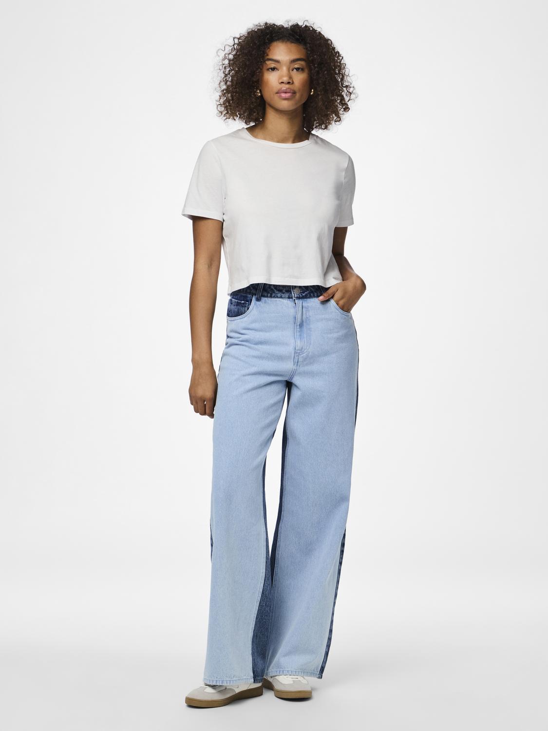 model_shot-front_full